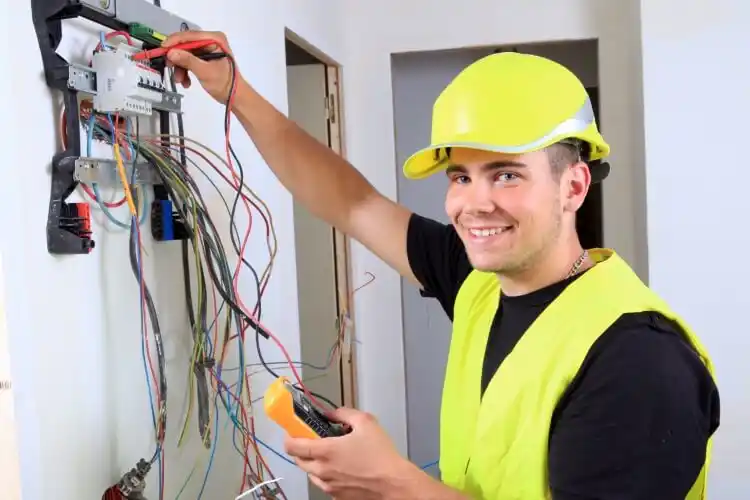 elektricien Holtheme